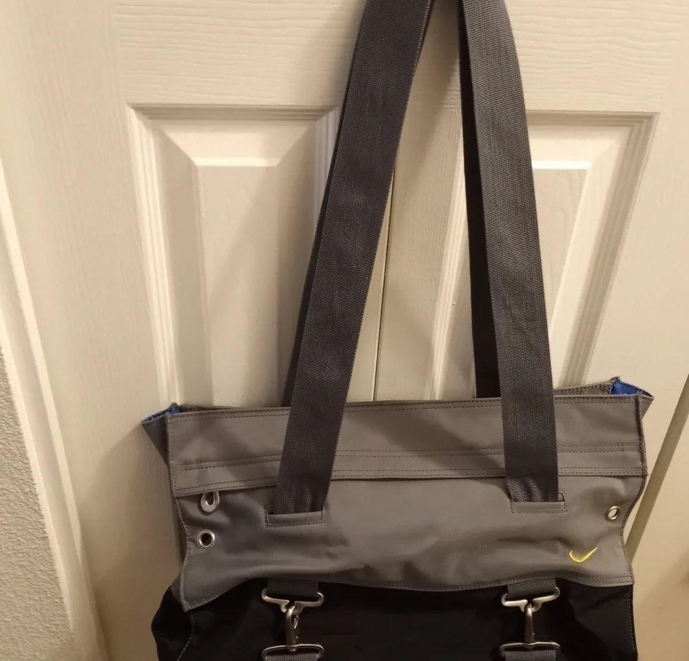 Nike Gray & Black Gym/Carry All Shoulder Bag